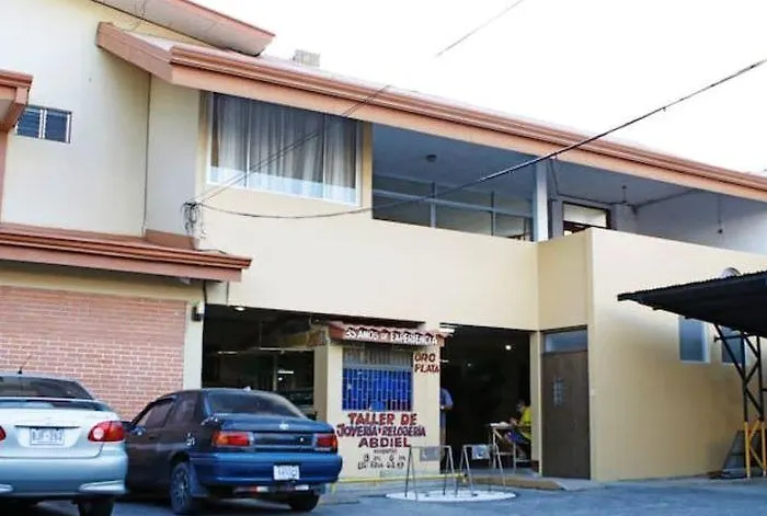 Lodge Backpackers *